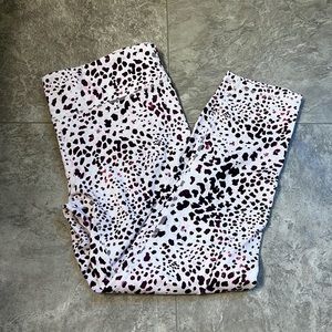 Light and dark pink cheetah print leggings